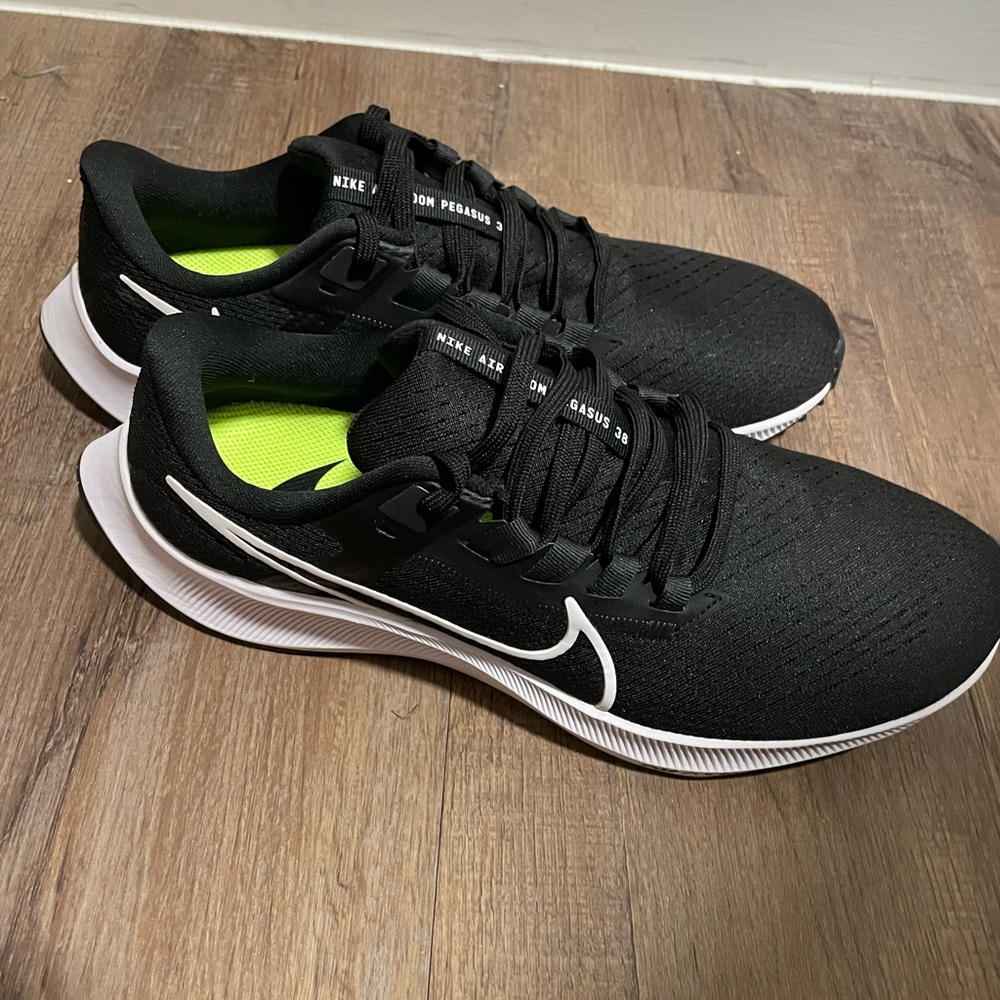 Nike Pegasus 39 Women's Road Running Shoes: Air zoom. Size 10/ Never worn